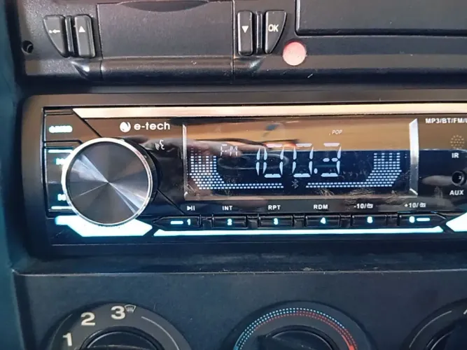Aparelho de som automotivo e_tech