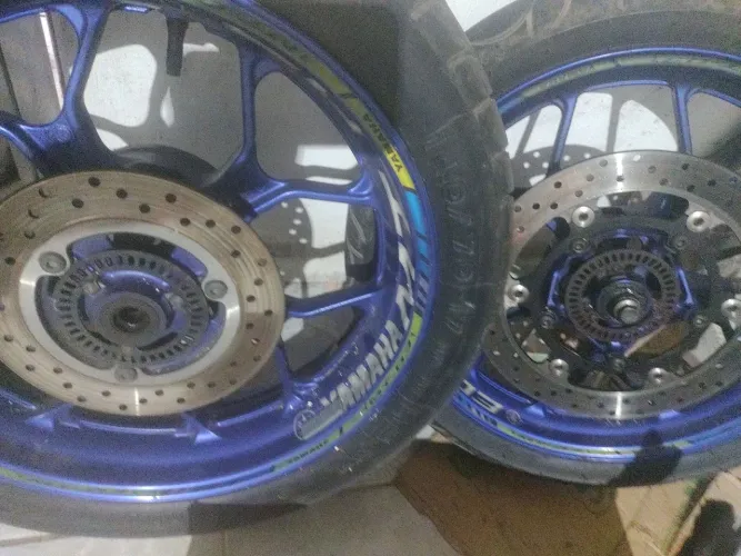 Kit pneu e jante MT 03 2022 c disco e tração 90 % filé , tenho outras peças ok