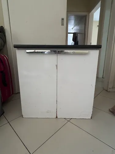 Balcão / Armário Multiuso com Tampo Preto - Usado