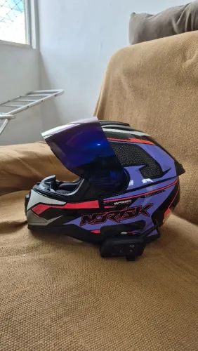 Baixei pra vender logo capacete e as jaquetas 