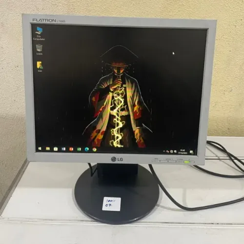 Monitor LG Flatron 17" Quadrado - Perfeito para Escritório, CFTV e PC Antigo