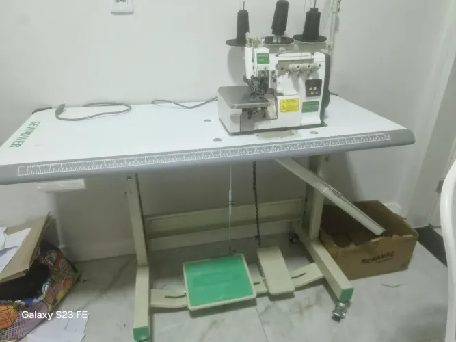 Maquina overlok  directy drive
