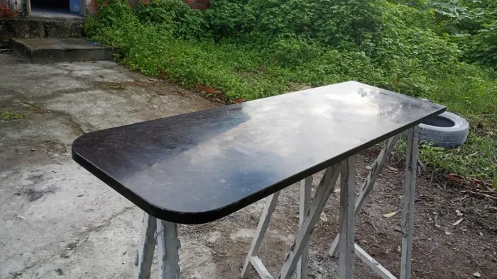 Pedra pra balcão americano, medida 1,85 por 0,40 , valor 400,00