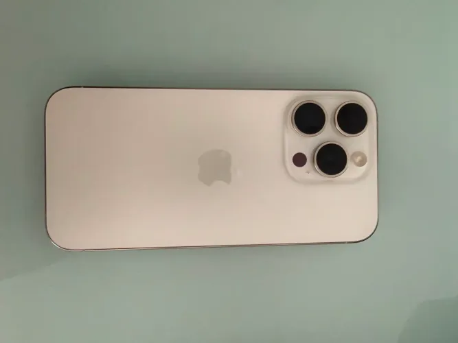 iPhone 15 pro branco