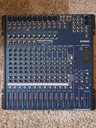 Mesa de Som YAMAHA MG166cx