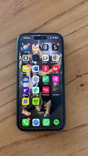 Vendo iPhone 15 com caixa