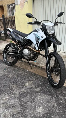 Lander 250 muito nova 