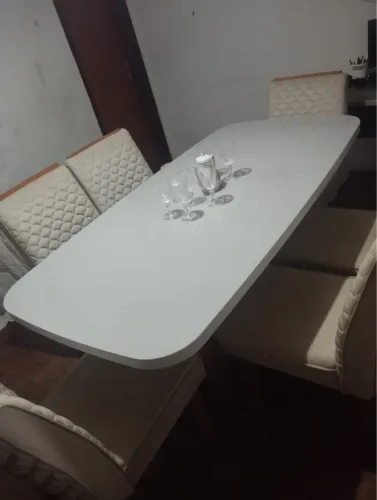 Mesa de vidro nova com 6 poltronas em veludo maravilhosa,