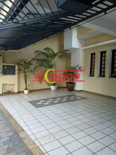 CASA RESIDENCIAL 257m², 3 QUARTOS PARA LOCAÇÃO NA VILA AUGUSTA - GUARULHOS - SP R$ 9.000,0