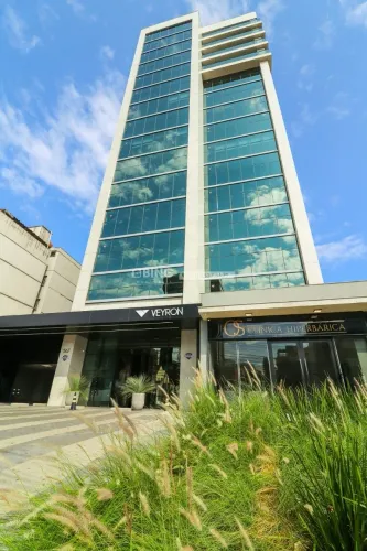 Sala comercial para alugar, no bairro Higienópolis, com 72m², 02 banheiros e 01 vaga.