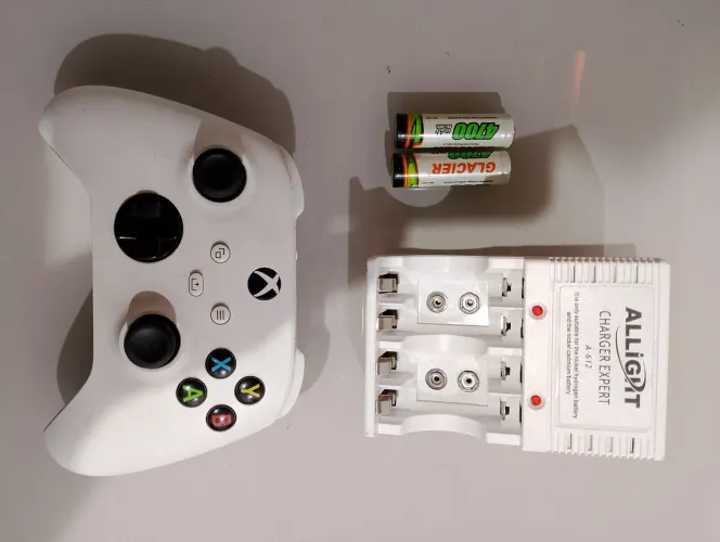 Controle de Xbox Séries S + Carregador de Pilha + 1 Par de Pilha (FUNCIONANDO /ZERO DRIFT)