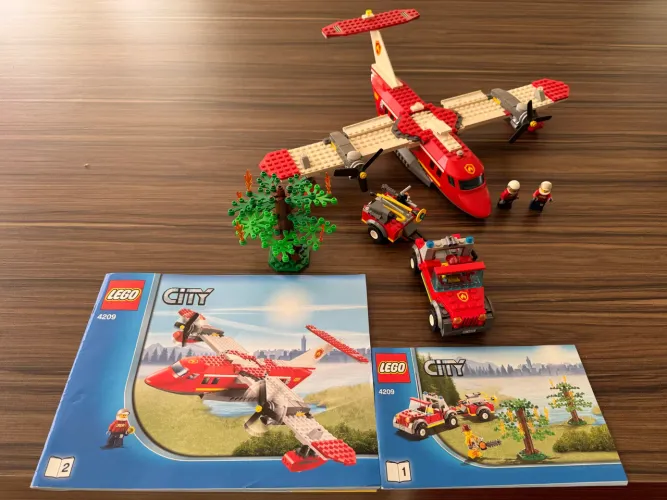 Lego City 4209 - Avião de Bombeiro