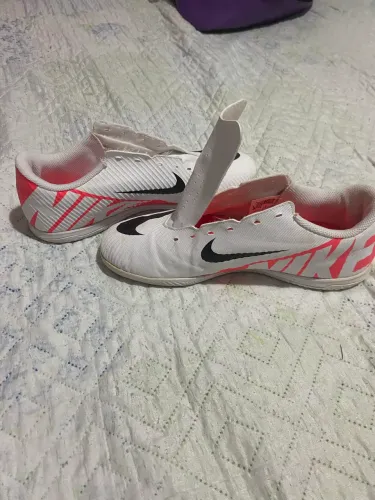 Vendo Tênis/Chuteira de futsal Nike original seminovo