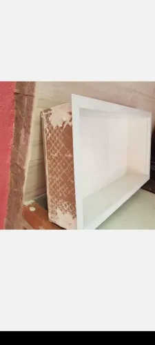 Vendo nicho em porcelanato com acabamento em alumínio branco valor 350,00