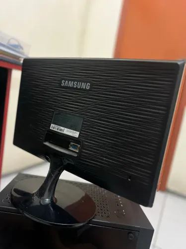 Monitor Samsung VGA LED slim