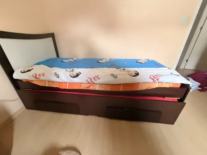 Bi-cama nova com 2 colchões 