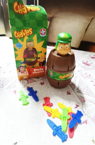 Brinquedo pula pirata do Chaves