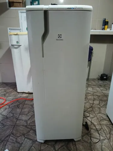 Geladeira Eletrolux uma porta Frost Free frete grátis