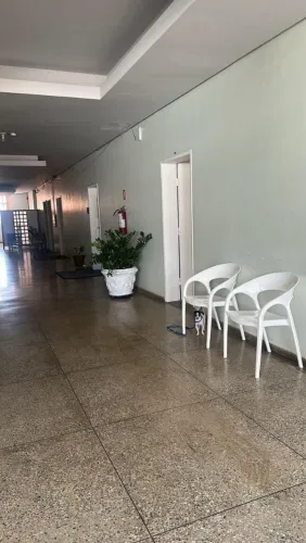 Cadeira de escritório/consultório ou quarto de visita.