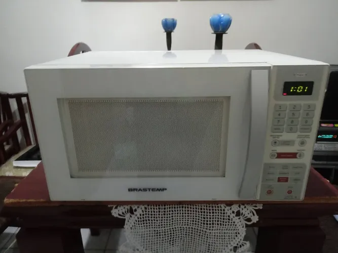 Microondas Brastemp 18 litros. Perfeito funcionamento. Semi-novo.