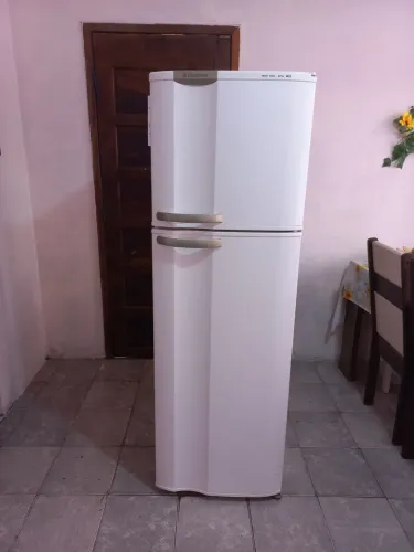 Vende-se geladeira Electrolux DF34 Frost Free 