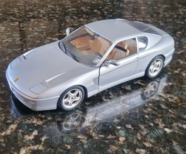 Miniatura Carro FERRARI  456 GT (1992) - 1:18 - Coleção 