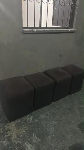 Sofá e 4 pufe