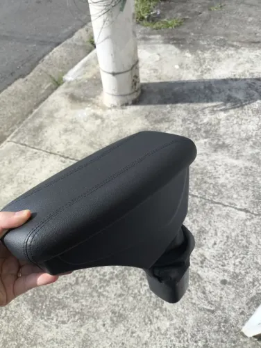 Encosto de Braço Onix de Couro Preto