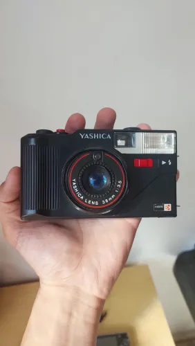 Duas câmeras Yashica e uma Tron no estado (Não sei se estão funcionando)