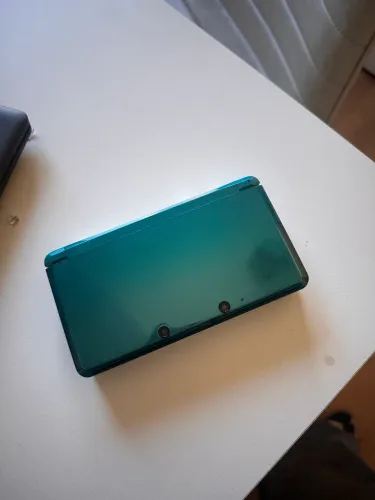 Nintendo 3ds verde (não tem bateria nem carregador e está desligado)
