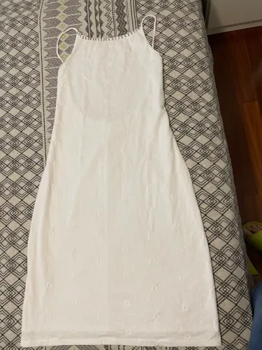 Vestido branco decotado