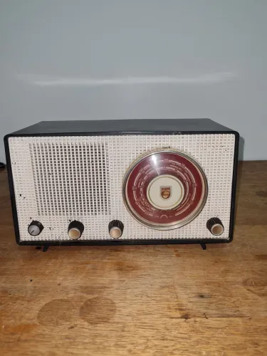 Radio Philips valvulado baquelite antigo