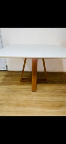Vende-se mesa de mdf branca e marrom 