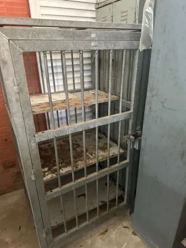 Gradil para proteção de gabinetes e racks