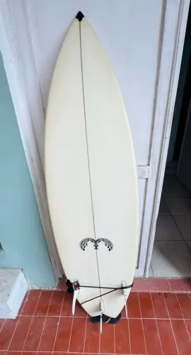Prancha de surf Takyto Adachi completa 5.11