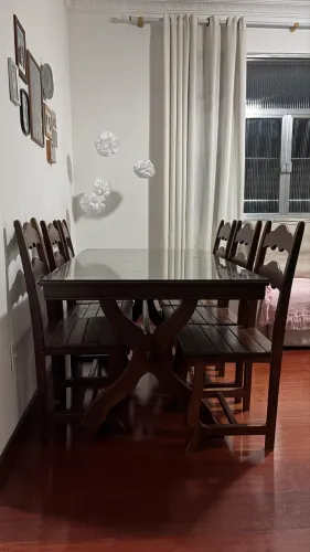 Mesa 6 cadeiras de madeira
