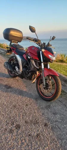 Fz 25 equipada e super bem cuidada
