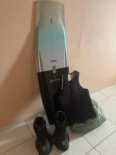 Quite completo de kit surf original da supreme ronix usado 4 vezes.