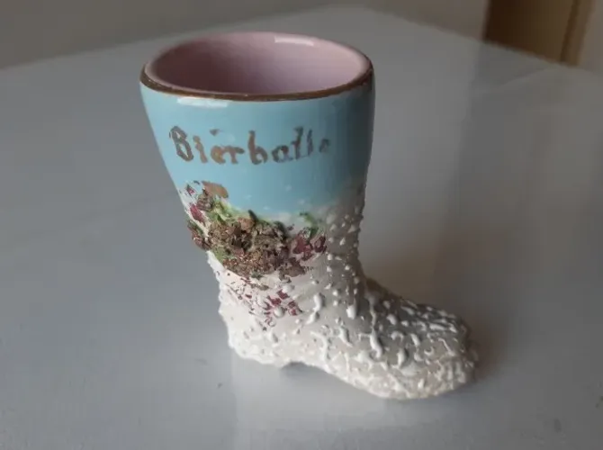 Bibelô antigo em porcelana com pintura manual 11cm altura