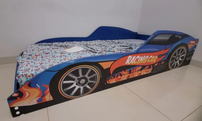 Cama carro Racing e colchão Ortobom