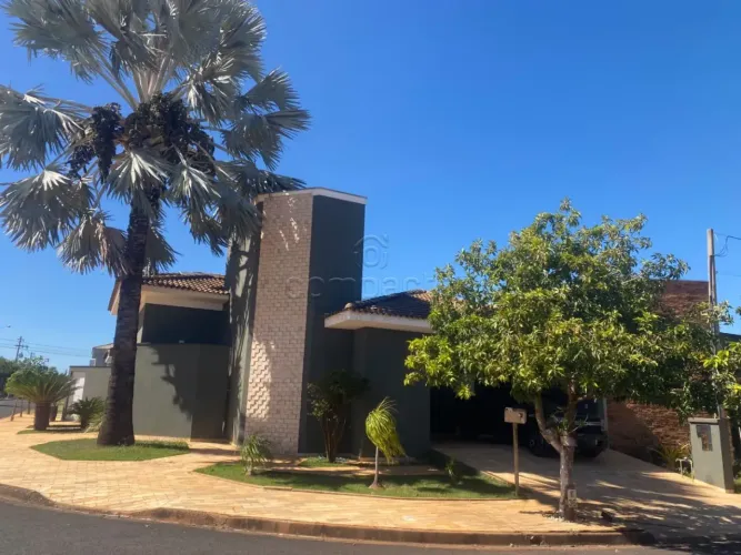 Casa de Esquina 3 Suítes | 4 Vagas | Piscina Aquecida