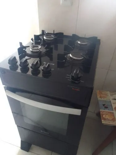 vende-se fogão de 4 bocas pouco uso 500$ , Entrego em qualquer lugar! 