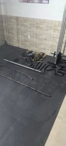 KIT ACADEMIA COMPLETO - BARRAS, ANILHAS E ACESSÓRIOS