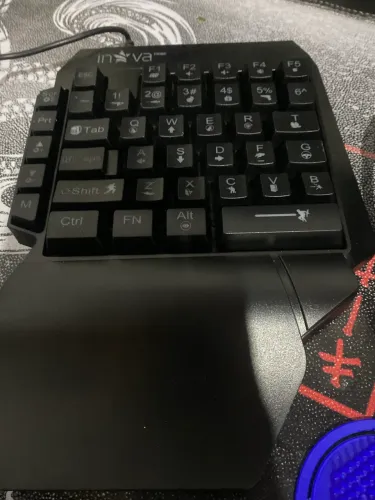 Vendou o troco teclado de uma mão