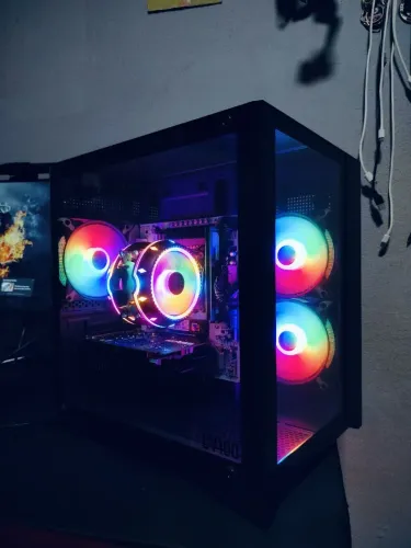 PC Gamer Aquário CV100 - Xeon X99, RX 550 4GB, 16GB RAM, SSD 512GB + HD 1TB