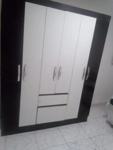 Guarda-roupa de seis portas