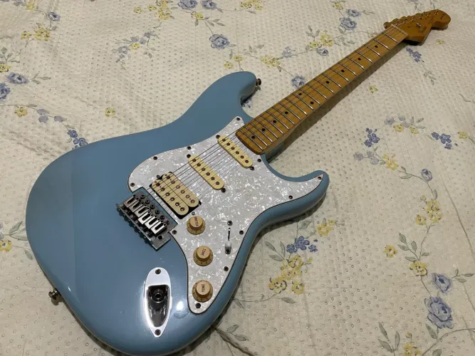 Guitarra Fender Southern Cross