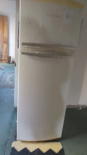 Geladeira semi nova 
