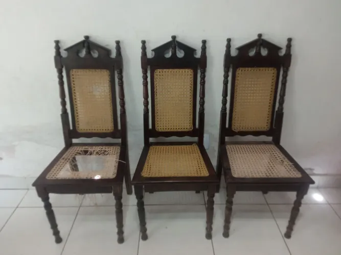 6 Cadeiras antigas estilo colonial, para restauração 