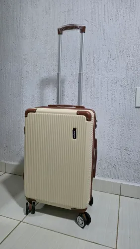 Kit Mala de Viagem 10kg Rigida Bege 4 Rodas 360 Graus com Frasqueira Nova